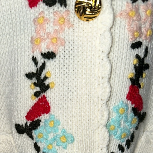 Vintage Floral Embroidered Cream Cardigan with Gold Tone Buttons - Picture 5 of 11